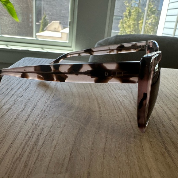 Diff Bella rose pink tortoise sunglasses - Picture 3 of 5
